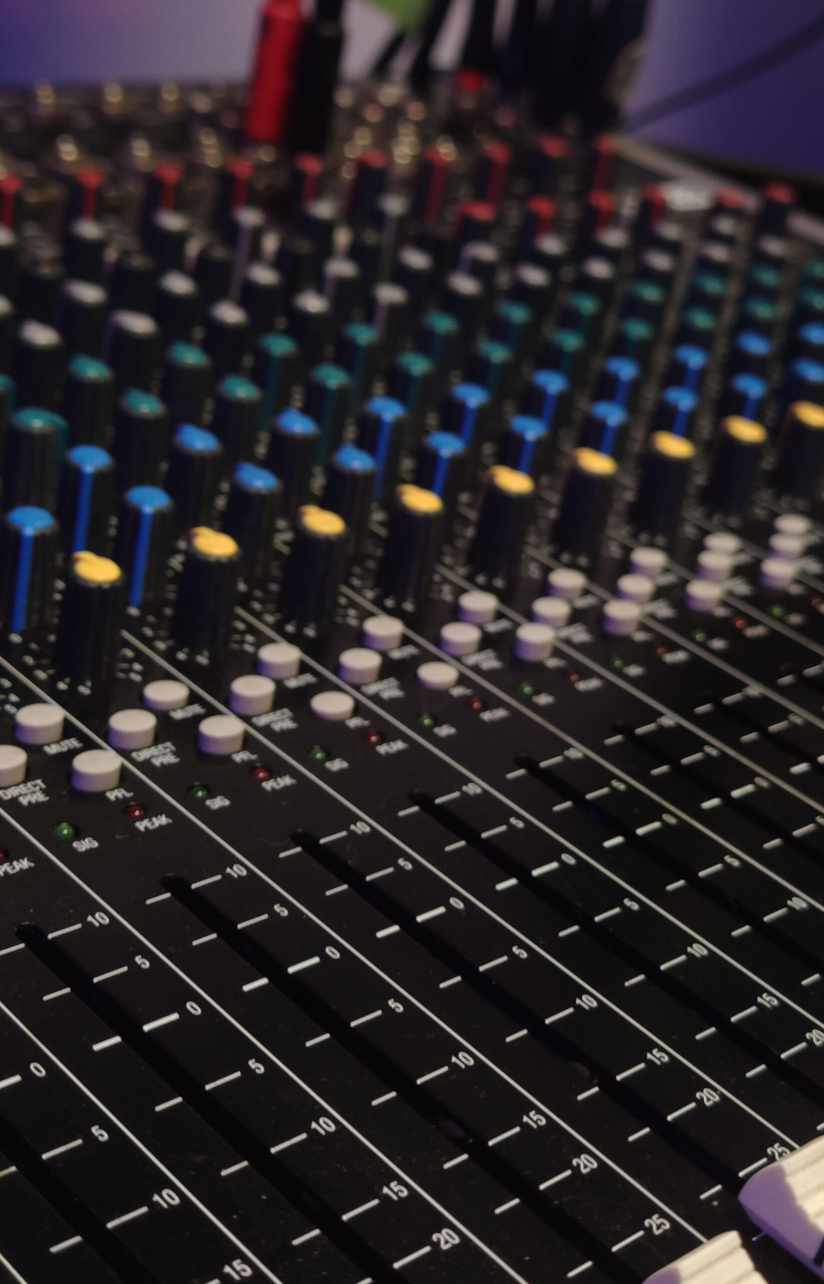 Sección de Servicios de Sounds & Voices creative studio ubicado en la Trinidad. Caracas - Venezuela.